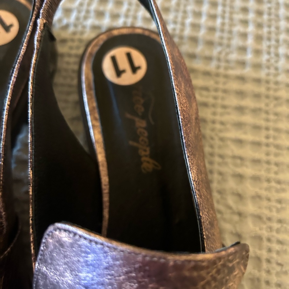 NWOT Free People Abbey Road sling back loafer style metallic color shoes.  Sz 11 - Picture 11 of 11